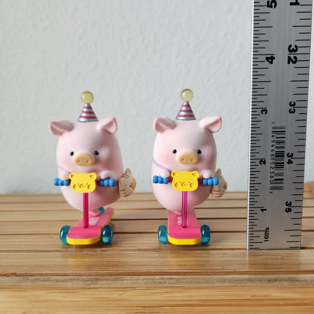 Toyo Cicis Story Lulu Celebration Birthday‎ Pigs On Scooters Party Hats Set Of 2